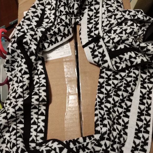 NWT MK Hat & Infinity Scarf - Picture 6 of 8